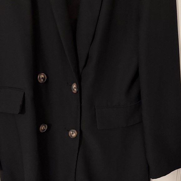 Elizabeth and James Oversized Black Blazer - Picture 2 of 4